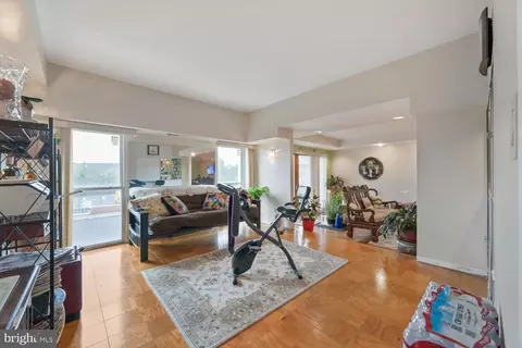 Living - 3601 Clarks Ln #314, Baltimore, MD 21215 photo 1 of 4