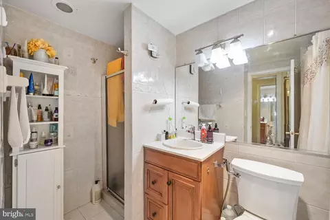 Bath - 3601 Clarks Ln #314, Baltimore, MD 21215 photo 1 of 2