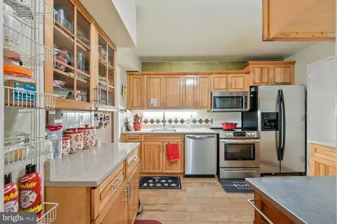 Kitchen - 3601 Clarks Ln #314, Baltimore, MD 21215 photo 4 of 4