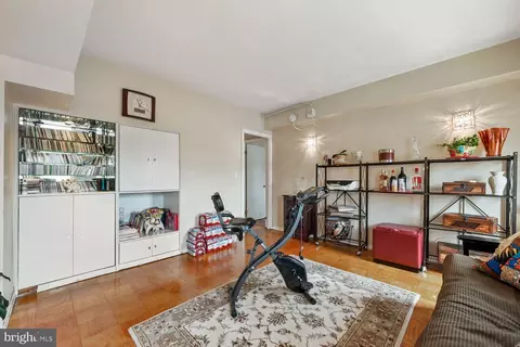 Living - 3601 Clarks Ln #314, Baltimore, MD 21215 photo 2 of 4
