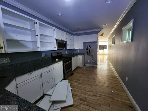 Entry Way - 2036 E Fayette St, Baltimore, MD 21231 photo 6 of 14
