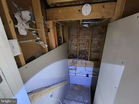 Entry Way - 2036 E Fayette St, Baltimore, MD 21231 photo 7 of 14