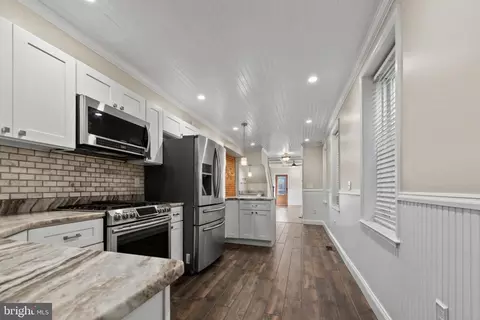 Entry Way - 3106 Dillon St, Baltimore, MD 21224 photo 6 of 8