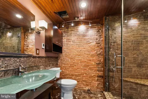 Bath - 3106 Dillon St, Baltimore, MD 21224 photo 5 of 10