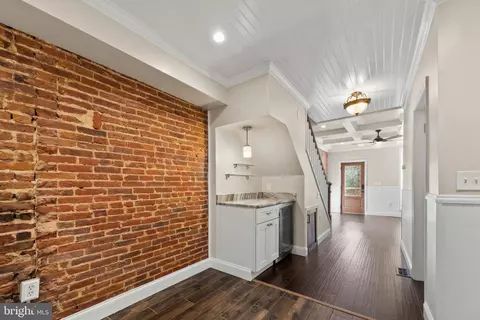 Entry Way - 3106 Dillon St, Baltimore, MD 21224 photo 4 of 8