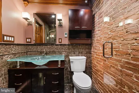 Bath - 3106 Dillon St, Baltimore, MD 21224 photo 4 of 10