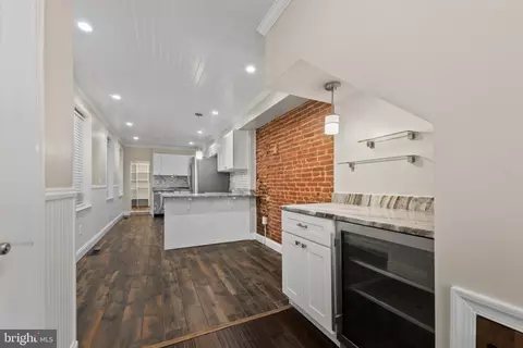 Entry Way - 3106 Dillon St, Baltimore, MD 21224 photo 3 of 8