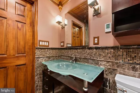 Bath - 3106 Dillon St, Baltimore, MD 21224 photo 3 of 10