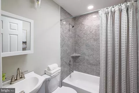 Bath - 4534 Finney Ave, Baltimore, MD 21215 photo 2 of 3