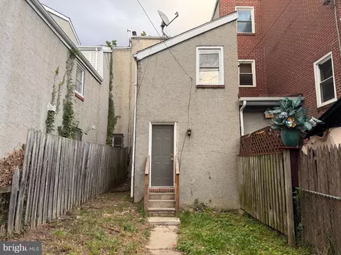 Exterior - 108 N Poppleton St, Baltimore, MD 21201 photo 4 of 6