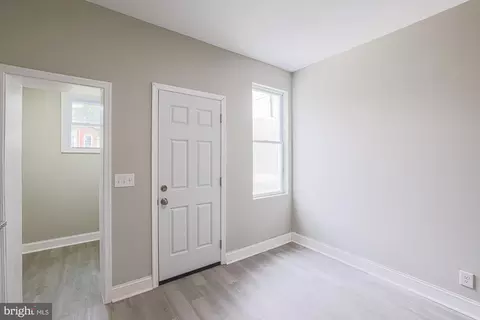 Entry Way - 123 S Monastery Ave, Baltimore, MD 21229 photo 5 of 9