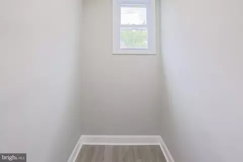 Entry Way - 123 S Monastery Ave, Baltimore, MD 21229 photo 6 of 9
