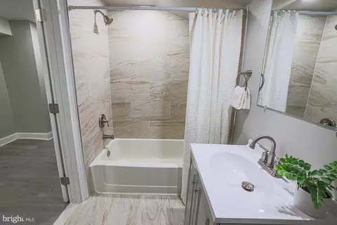 Bath - 123 S Monastery Ave, Baltimore, MD 21229 photo 2 of 5