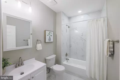 Bath - 123 S Monastery Ave, Baltimore, MD 21229 photo 4 of 5