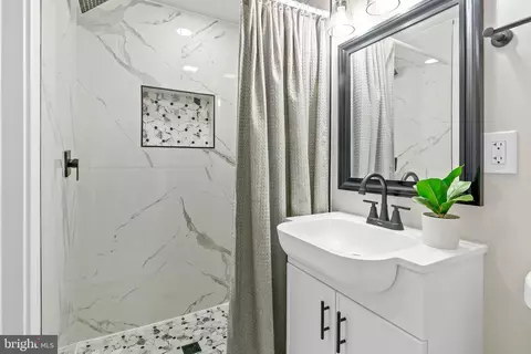 Bath - 5906 Ayleshire Rd, Baltimore, MD 21239 photo 3 of 4