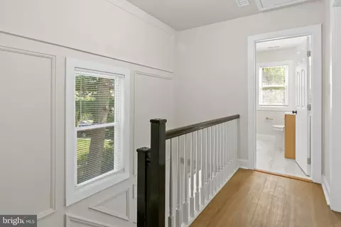 Entry Way - 5906 Ayleshire Rd, Baltimore, MD 21239 photo 4 of 5