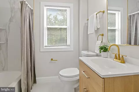 Bath - 5906 Ayleshire Rd, Baltimore, MD 21239 photo 1 of 4