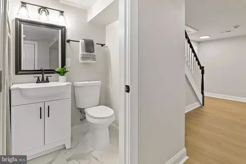 Bath - 5906 Ayleshire Rd, Baltimore, MD 21239 photo 2 of 4