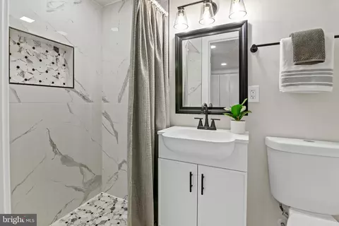 Bath - 5906 Ayleshire Rd, Baltimore, MD 21239 photo 4 of 4