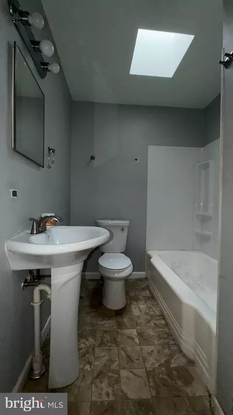 Bath - 2139 Whistler Ave, Baltimore, MD 21230 photo 1 of 1