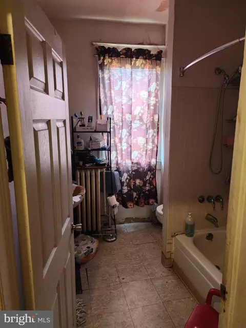 Entry Way - 2813 The Alameda, Baltimore, MD 21218 photo 5 of 6