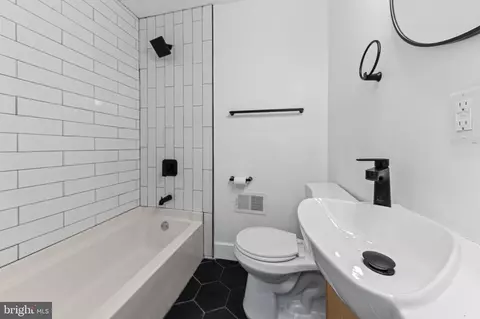 Bath - 914 N Milton Ave, Baltimore, MD 21205 photo 1 of 2