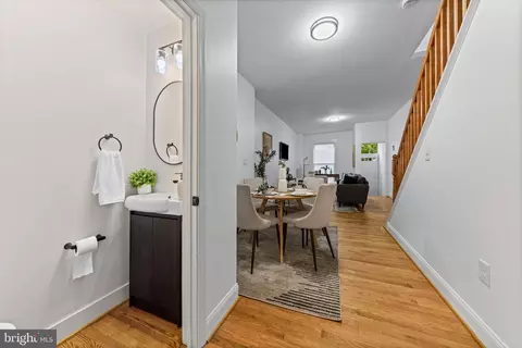 Entry Way - 914 N Milton Ave, Baltimore, MD 21205 photo 1 of 2