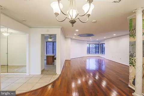 Living - 3041 Fallstaff Rd #405D, Baltimore, MD 21209 photo 3 of 10