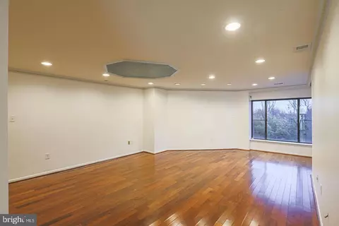 Living - 3041 Fallstaff Rd #405D, Baltimore, MD 21209 photo 5 of 10