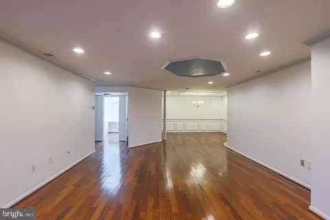Living - 3041 Fallstaff Rd #405D, Baltimore, MD 21209 photo 6 of 10
