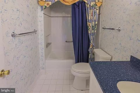 Bath - 3041 Fallstaff Rd #405D, Baltimore, MD 21209 photo 3 of 5