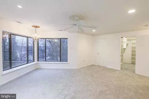 Living - 3041 Fallstaff Rd #405D, Baltimore, MD 21209 photo 10 of 10