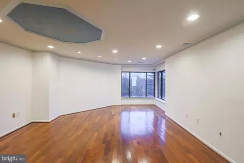 Living - 3041 Fallstaff Rd #405D, Baltimore, MD 21209 photo 7 of 10