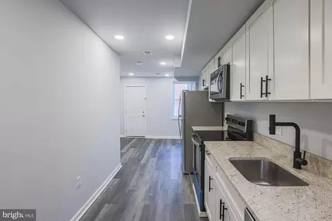 Entry Way - 1318 N Spring St, Baltimore, MD 21213 photo 8 of 14