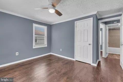Entry Way - 4113 Grace Ct, Baltimore, MD 21226 photo 3 of 7