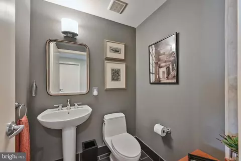 Bath - 1200 Steuart St #327, Baltimore, MD 21230 photo 1 of 4
