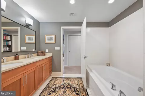 Bath - 1200 Steuart St #327, Baltimore, MD 21230 photo 3 of 4