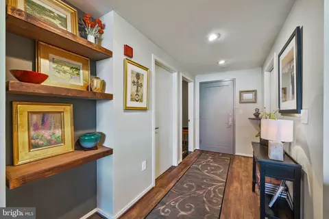 Entry Way - 1200 Steuart St #327, Baltimore, MD 21230 photo 3 of 4