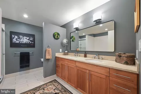 Bath - 1200 Steuart St #327, Baltimore, MD 21230 photo 2 of 4