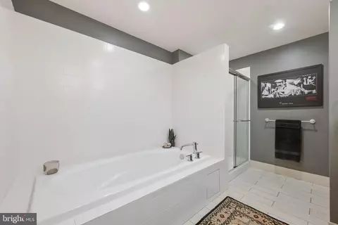 Bath - 1200 Steuart St #327, Baltimore, MD 21230 photo 4 of 4