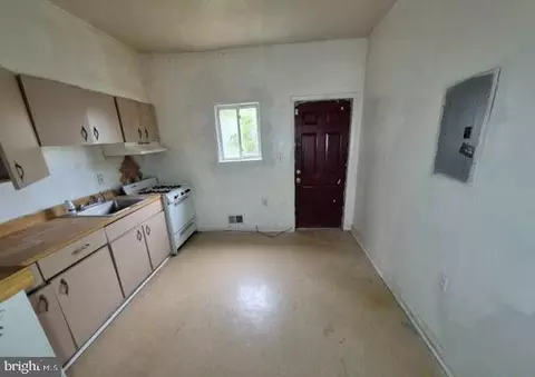 Entry Way - 1832 Hope St, Baltimore, MD 21202 photo 3 of 7
