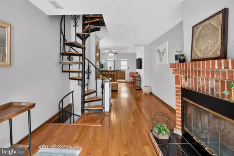 Entry Way - 232 E Barney St, Baltimore, MD 21230 photo 1 of 3