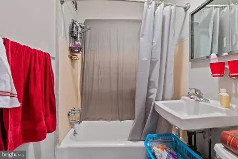 Bath - 2841 N Calvert St, Baltimore, MD 21218 photo 3 of 4