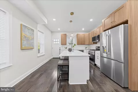 Entry Way - 2013 Barclay St, Baltimore, MD 21218 photo 4 of 11