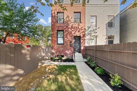 Exterior - 2013 Barclay St, Baltimore, MD 21218 photo 4 of 5