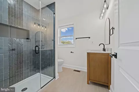 Entry Way - 2013 Barclay St, Baltimore, MD 21218 photo 7 of 11