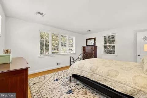 Bedroom - 1 St Georges Rd, Baltimore, MD 21210 photo 6 of 8