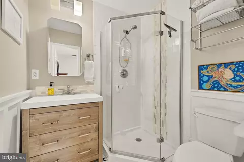 Bath - 1 St Georges Rd, Baltimore, MD 21210 photo 1 of 5
