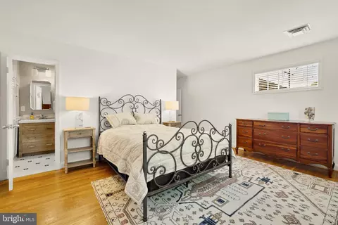 Bedroom - 1 St Georges Rd, Baltimore, MD 21210 photo 1 of 8