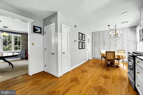 Entry Way - 1 St Georges Rd, Baltimore, MD 21210 photo 5 of 7